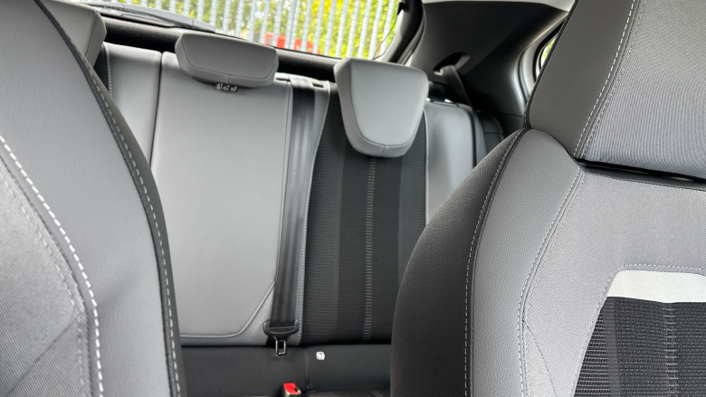 Vauxhall Mokka 100kW Design 50kWh 5dr Auto Electric Hatchback